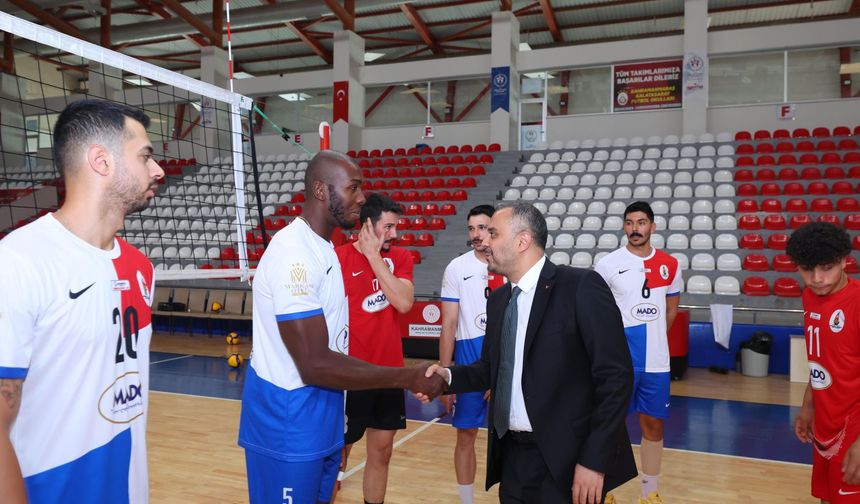 Onikişubat Belediyespor Voleybol Takımı kendi sahasında ilk maçına çıkıyor