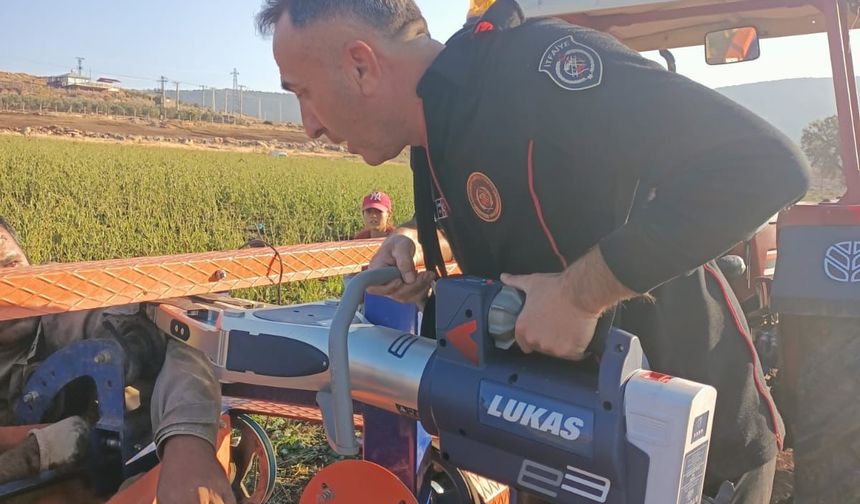 Kahramanmaraş'ta Hortum Sarma Makinesine Kolu Sıkışan İşçi Kurtarıldı