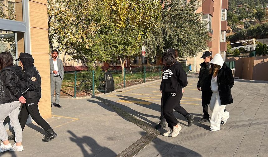 Kahramanmaraş'ta Dolandırıcılık Ve Bahis Şebekesi Adliyeye Sevk Edildi