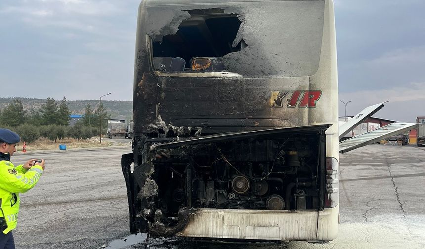 Kahramanmaraş'ta Yolcu Otobüsü Seyir Halindeyken Yangın Çıktı