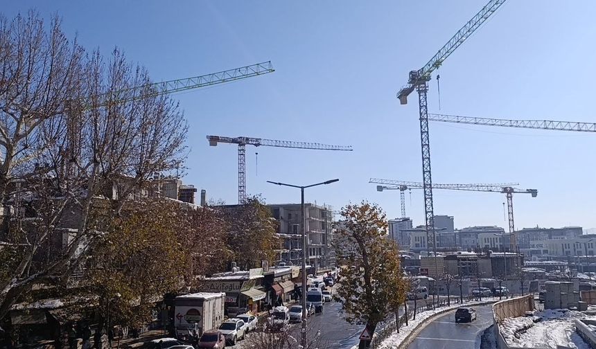 Kahramanmaraş'ta İnşaatlarda Çalışmalar Durma Noktasında Geldi