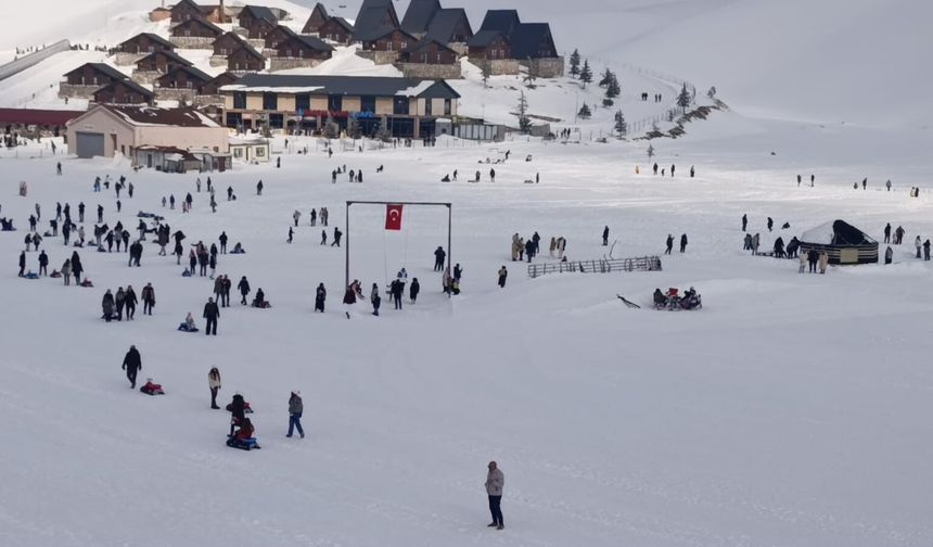 Kahramanmaraş'ta Tatille Birlikte Kayak Merkezlerinde Yoğunluk