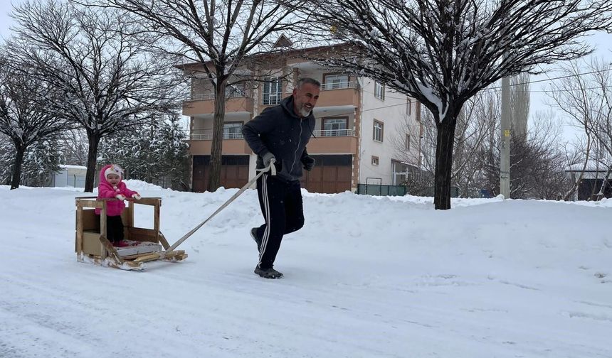 Kahramanmaraş'ta Torununu Kızakla Çekerek Antrenman Yapıyor