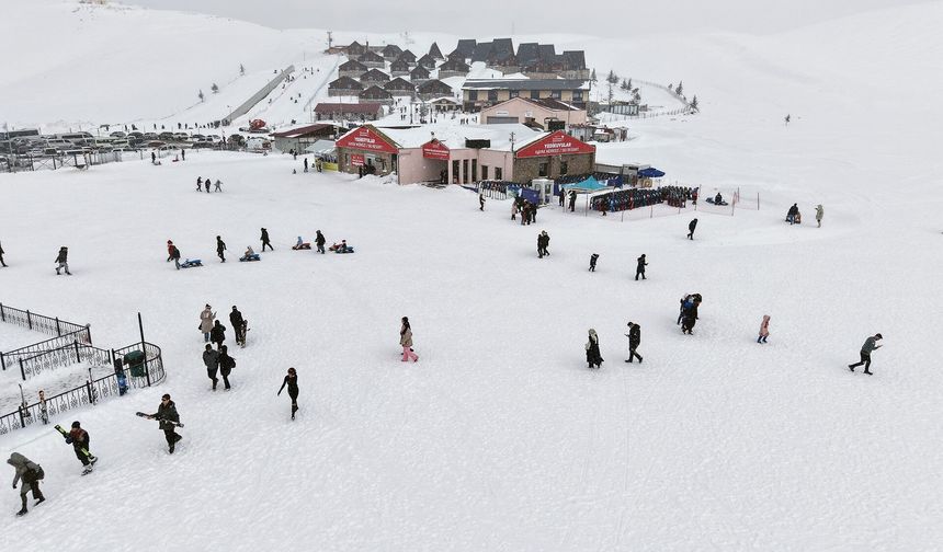 Akdeniz’in Kayak Merkezi Yedikuyular’a İlgi Yoğun