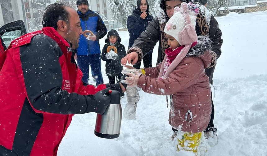 Onikişubat’ta kar soğuğuna karşı sıcak dayanışma