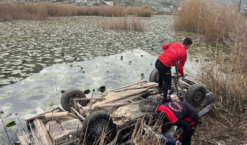 Kahramanmaraş’ta Otomobil Su Birikintisine Düştü: