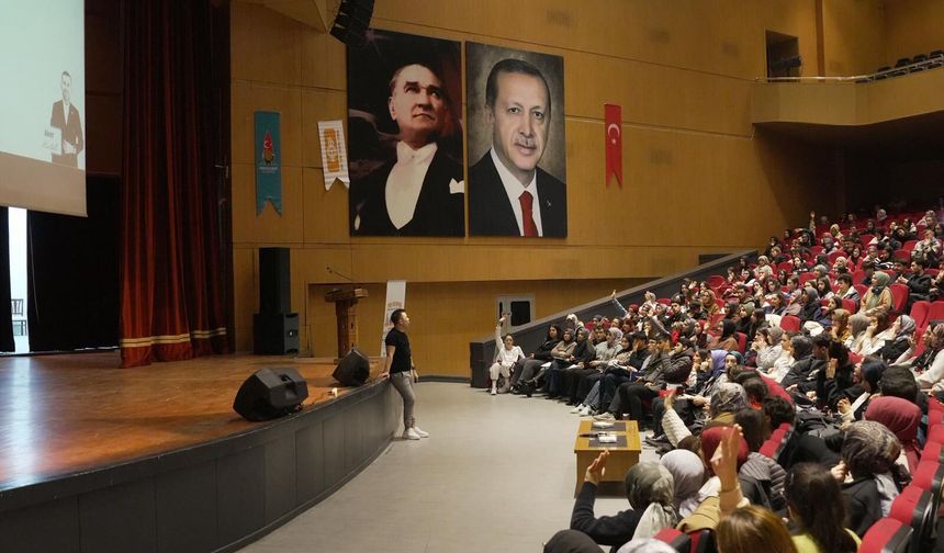 Onikişubat Belediyesi’nin YKS Ve KPSS Kazandıran Taktikler Kampına Katılımla Başladı