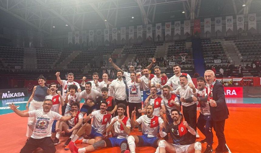 Onikişubat Belediyespor Şampiyonluk Kupasını Kaldırdı