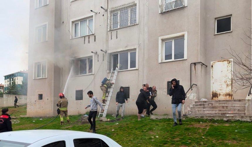 Kahramanmaraş’ta Ev Yangını: 1 Kişi Kurtarıldı