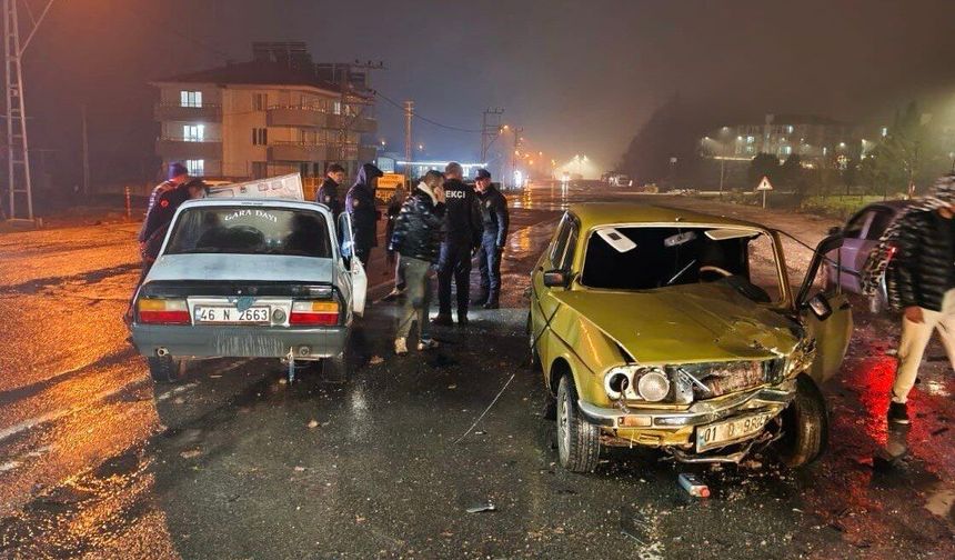 Tünelde Faciadan Dönüldü, Üniversite Yolunda Kaza: 2 Yaralı
