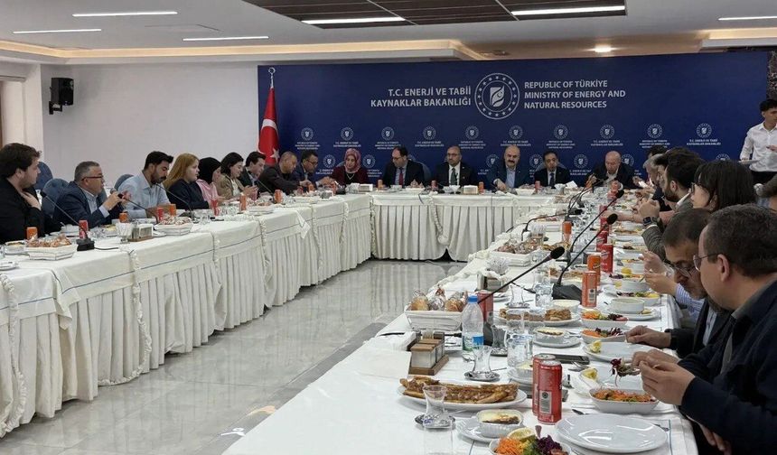 Afşinbey Eğitim Vakfı’ndan Ankara’daki Öğrencilere Kariyer ve Burs Desteği