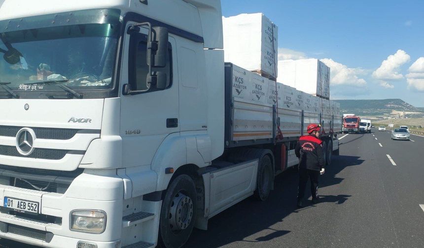 TAG Otoyolu’nda Otomobil İle Tır Çarpıştı: 1 Ölü, 2 Yaralı