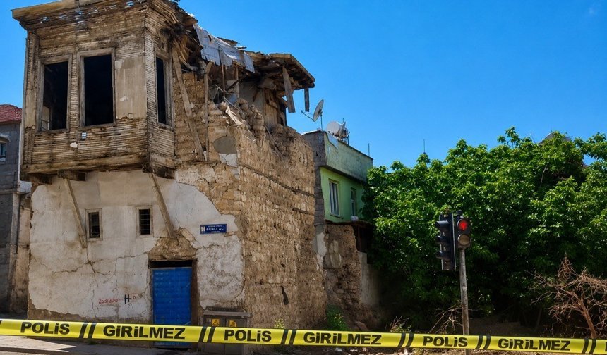 Kahramanmaraş’ta Metruk Binada Çökme