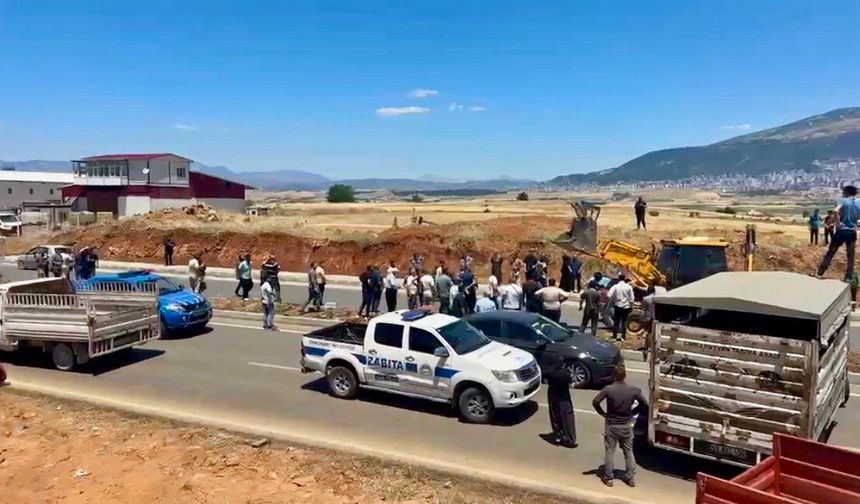 Kahramanmaraş’ta Kaçak Yapı Tepkisi: Batı Köyleri Yolu Ulaşıma Kapatıldı