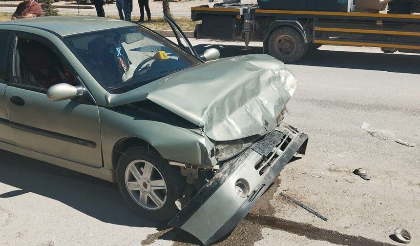Kahramanmaraş’ta Halk Otobüsüne Çarpan Otomobil Sürücüsü Hayatını Kaybetti
