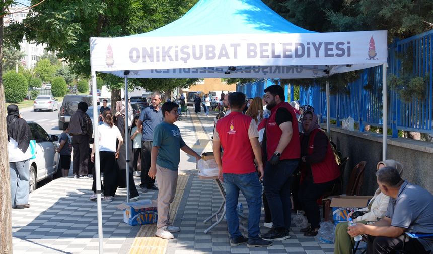 Onikişubat Belediyesi, LGS’ye Giren Öğrencilerin Ve Ailelerinin Sınav Heyecanına Ortak Oldu