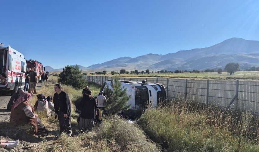 -Kahramanmaraş’ta Tarım İşçilerini Taşıyan Araç Devrildi: 19 Yaralı