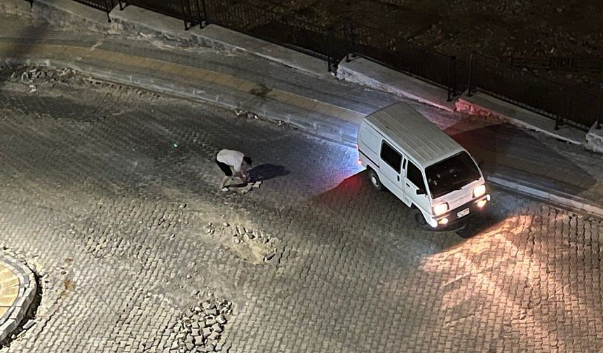 Kahramanmaraş’ta Yolun Çukurunu Gördü, “Bana Ne” Demedi