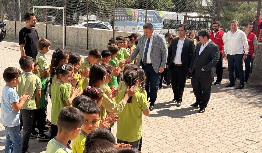 Onikişubat Belediyesi’nden kırsal mahallelerdeki 8 bin öğrenciye kırtasiye seti desteği