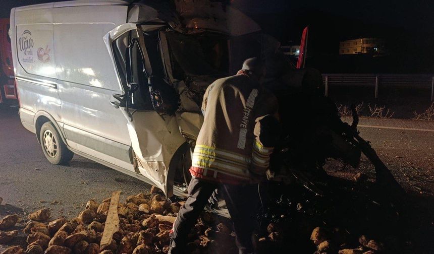 Kahramanmaraş’ta Traktör Römorkuna Çarpan Transit Sürücüsü Ağır Yaralandı