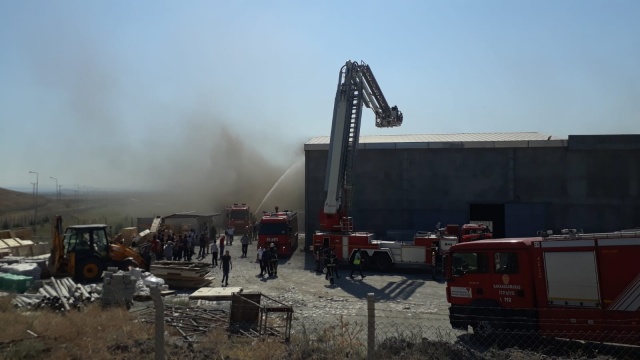 Kahramanmaraş Türkoğlu'nda tekstil fabrikasında yangın!