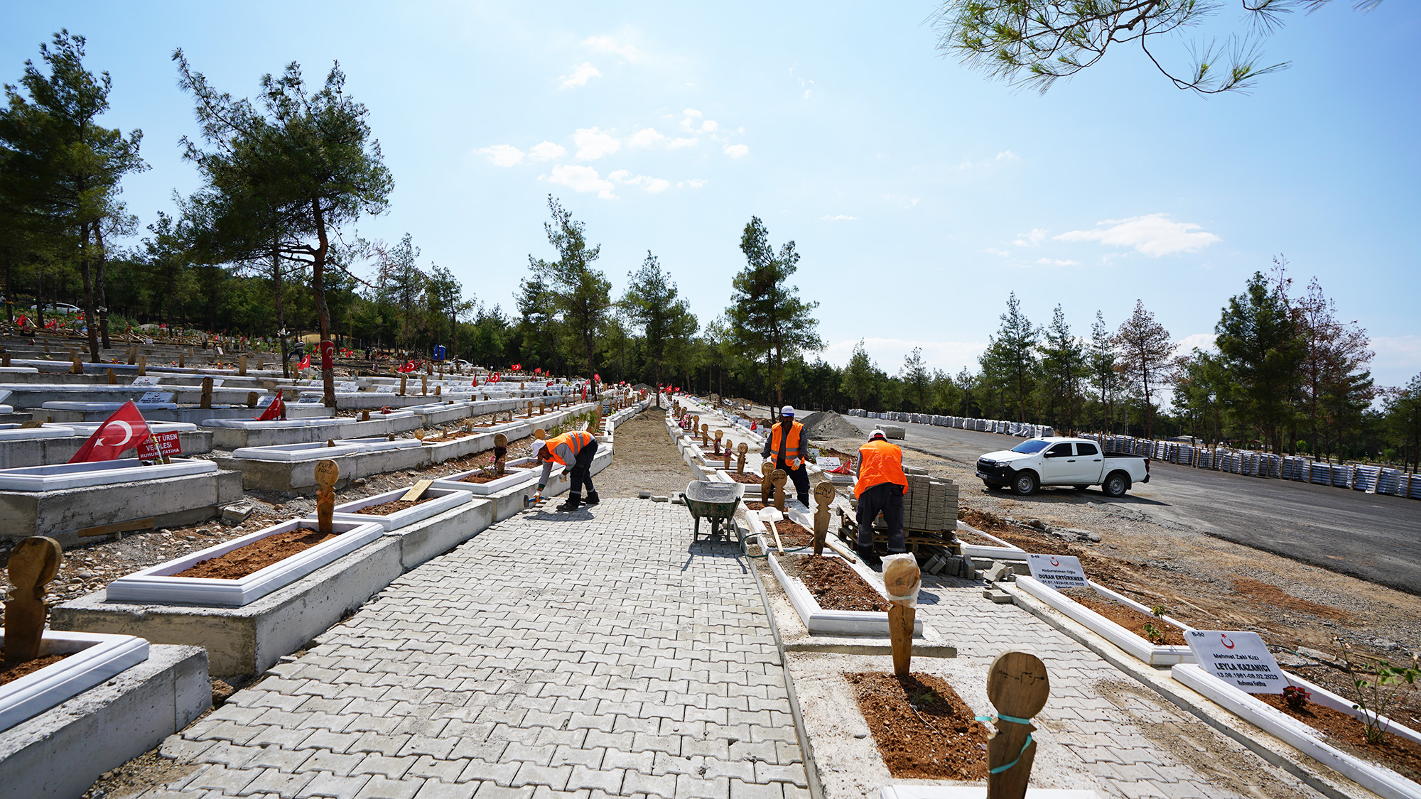 Kapıçam Şehir Mezarlığı Kurban Bayramı'na Hazırlanıyor!