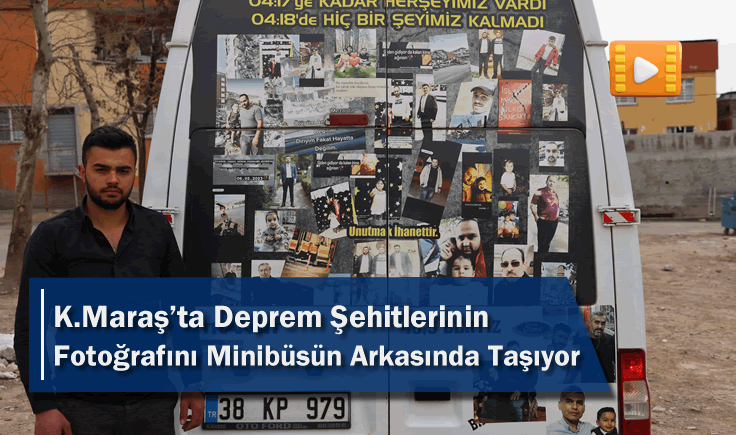 Kahramanmaraş'ta Deprem Şehitlerinin Fotoğrafını Minibüsün Arkasında Taşıyor