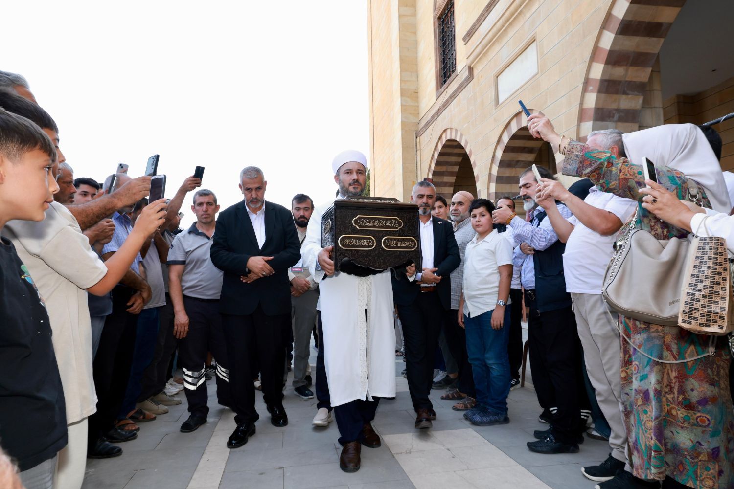 Kâbe Örtüleri ve Mukaddes Emanetler Onikişubat’ta ziyarete açıldı