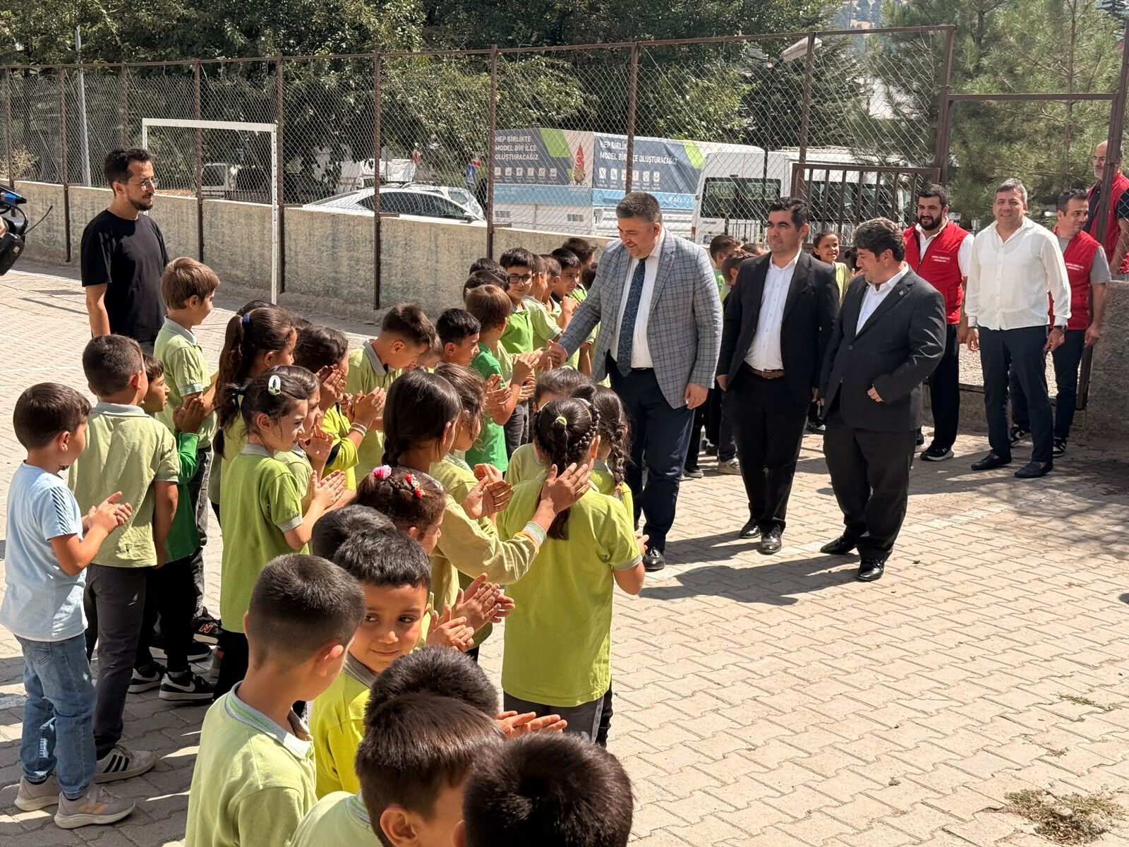 Onikişubat Belediyesi’nden kırsal mahallelerdeki 8 bin öğrenciye kırtasiye seti desteği